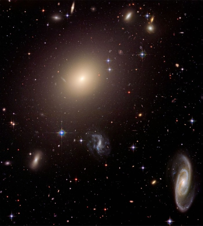 타원 은하 ESO 325-G004 NASA.jpg 타원 은하 ESO 325-G004 NASA.jpg