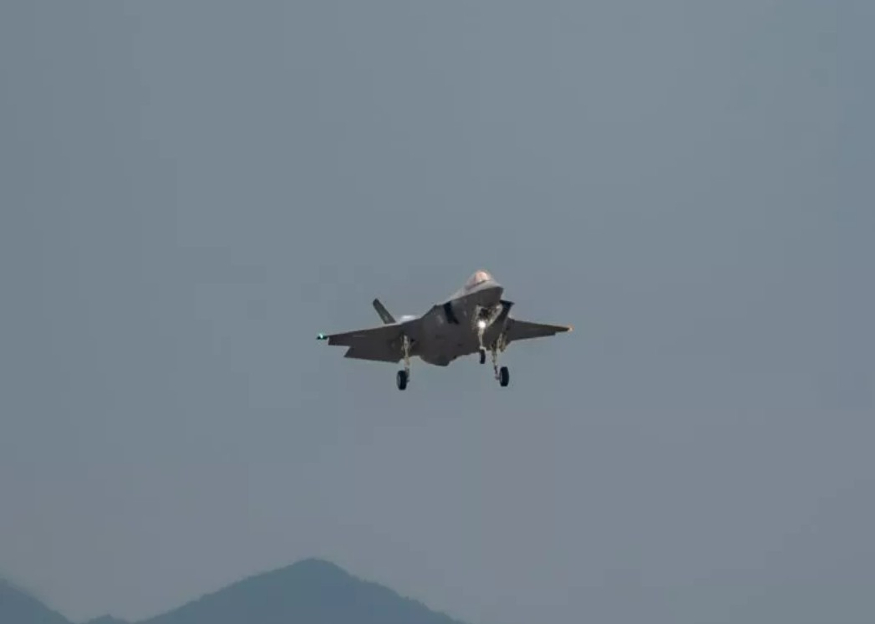 미 공군 F-35A 라이트닝 II 전투기.jpg 미 공군 F-35A 라이트닝 II 전투기.jpg