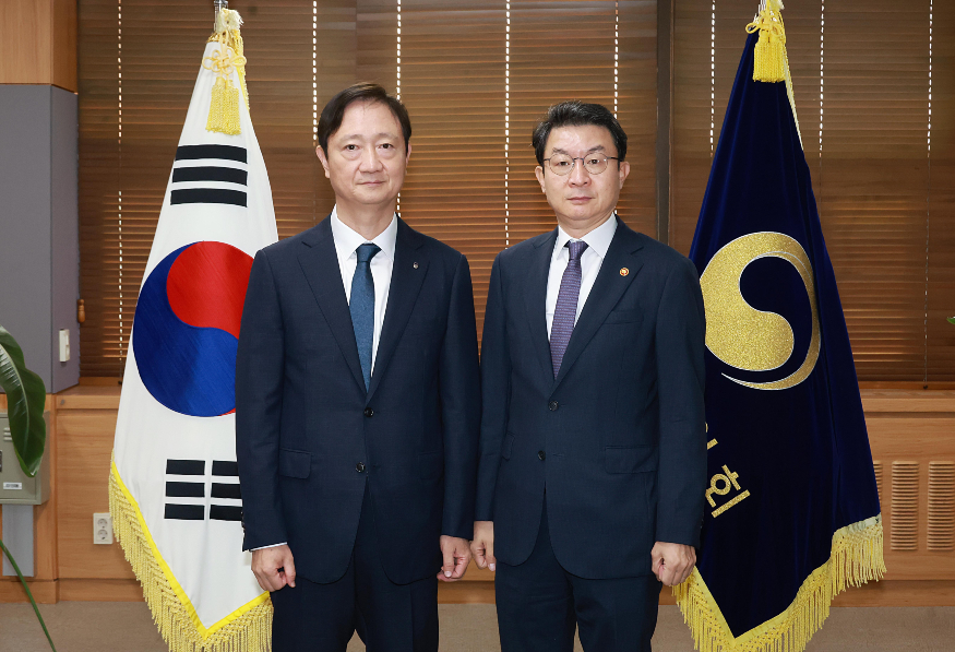 이억원 금융위원장(오른쪽)과 이찬진 금융감독원장.jpg