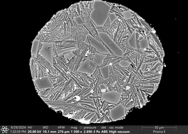olivine-moon.jpg olivine-moon.jpg
