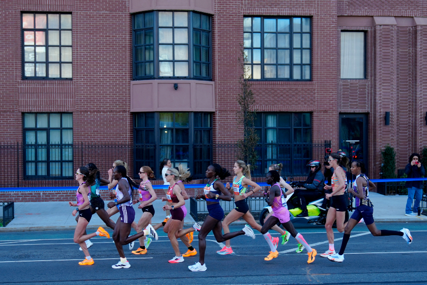 뉴욕 마라톤 엘리트 여자 선수.jpg