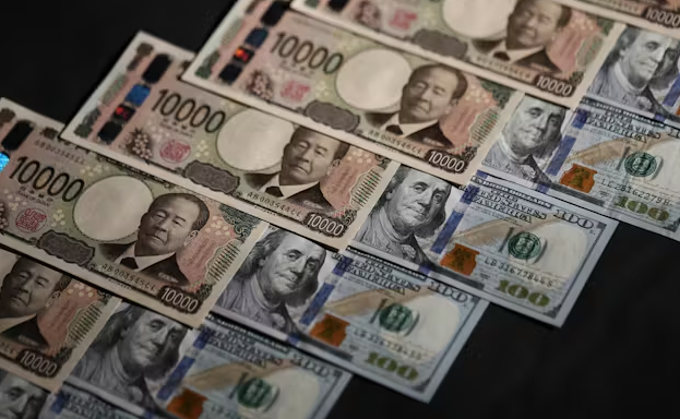 1만엔과 100달러 지폐.png