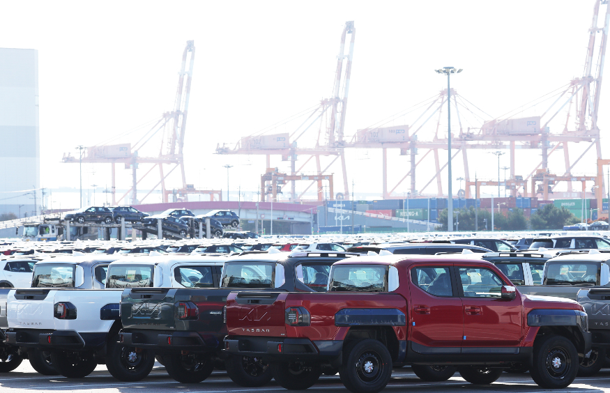 평택항 수출용 자동차.jpg