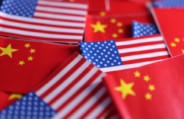 미국과 중국 국기 합성사진.png