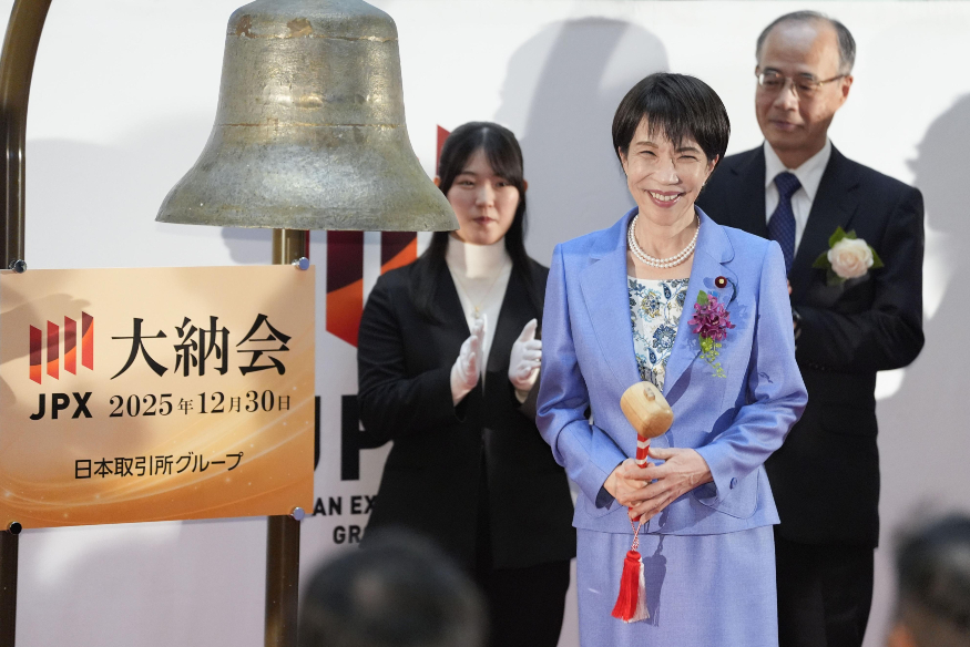 일본 증시 폐장일 행사에 참석한 다카이치 사나에 일본 총리 교도 연합뉴스.jpg