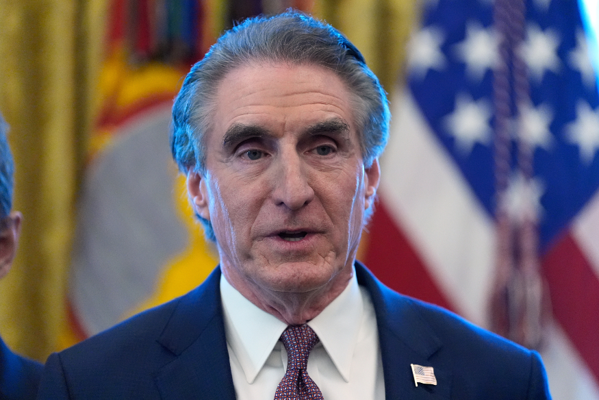 더그 버검 미국 내무부장관 AP 연합뉴스.jpg