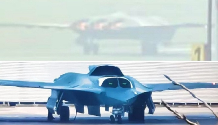 엔진 3개를 장착한 중국의 6세대 전투기(J-36 추정).jpg