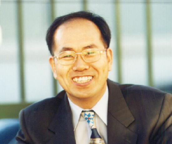 윤재환 이사장.jpg