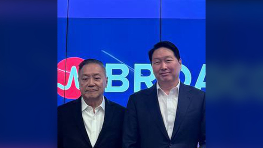 최태원 SK그룹 회장과 혹 탄 브로드컴 CEO.jpg