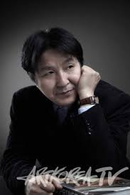 김종근 미술평론가.png