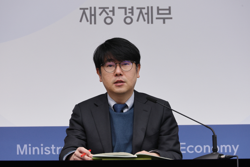 조성중 재정경제부 경제분석과장 2월 경제동향 발표.jpg