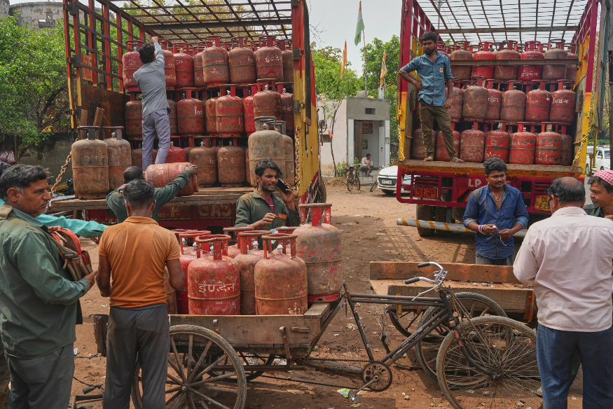 인도 거리에서 유통되는 취사용 가스.jpg